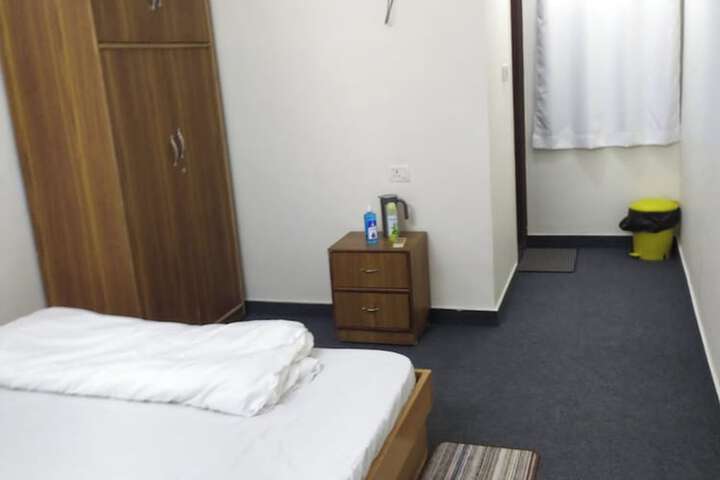 Room 9 of 32