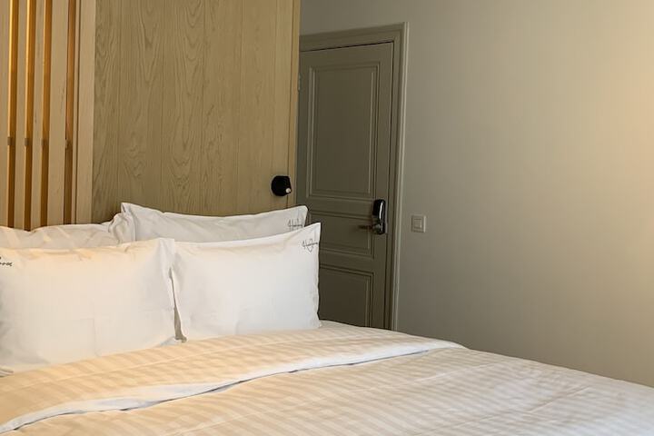 Room 6 of 65
