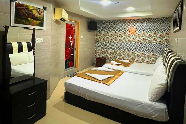 Room 8 of 25