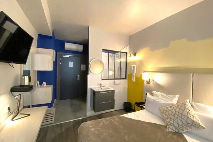 Room 6 of 30