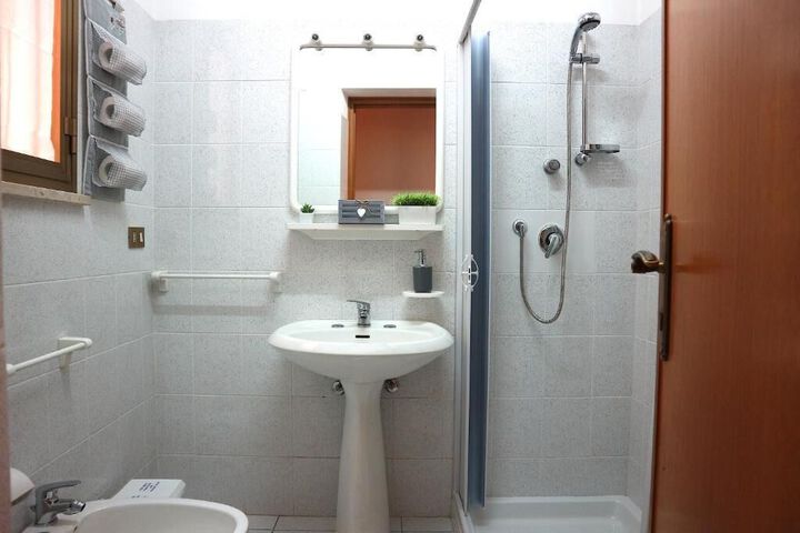 Room 4 of 35