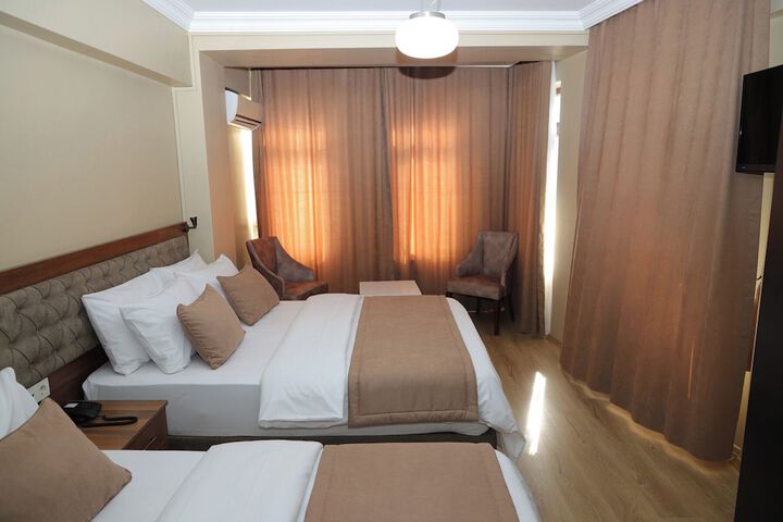 Room 9 of 25