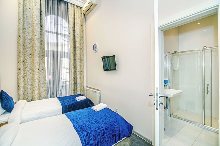 Room 25 of 79