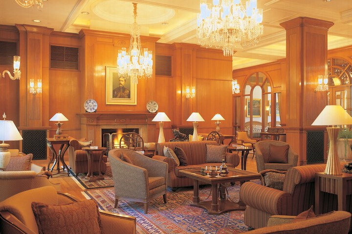 Entrance & Lobby