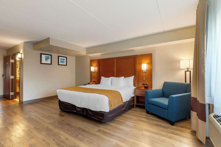 1 King Bed (1 of 22)