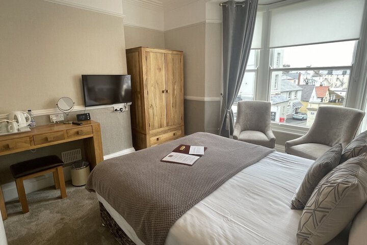 Room 10 of 60