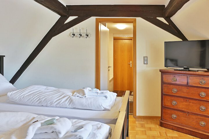 Room 9 of 19