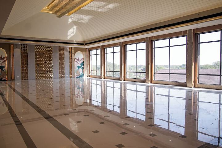 Ballroom/Hall 63 of 81