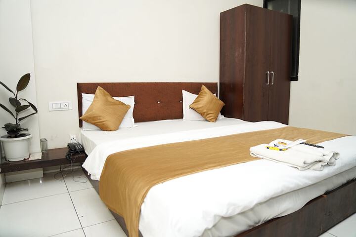Room 16 of 30