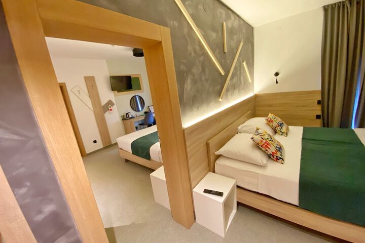 Room 33 of 71