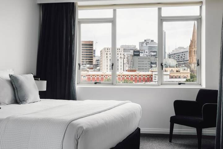 Room 14 of 102