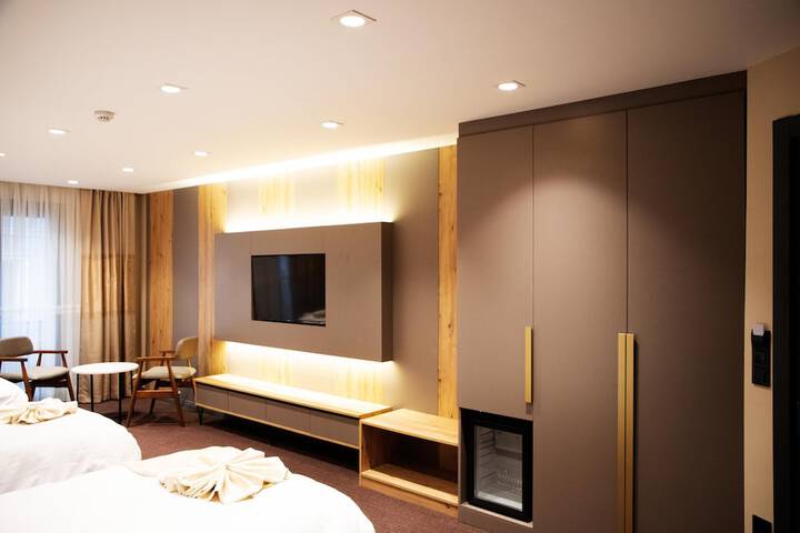 Room 8 of 27