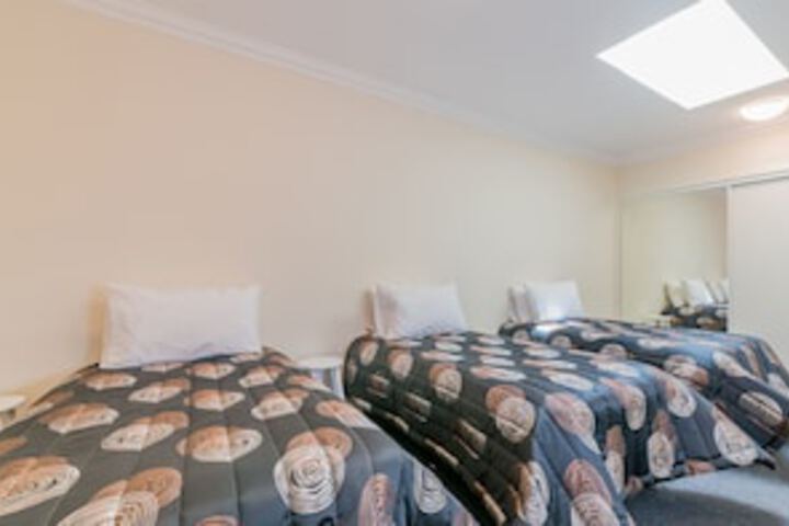 Room 4 of 30