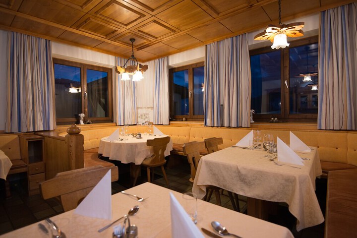 Dining 31 of 50