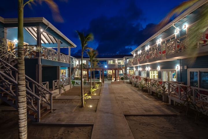 Hotel Exterior 75 of 81