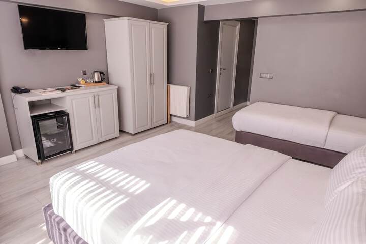 Room 10 of 27