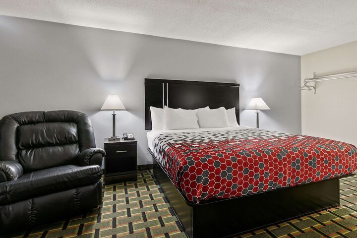 Exterior King Bed (13 of 21)