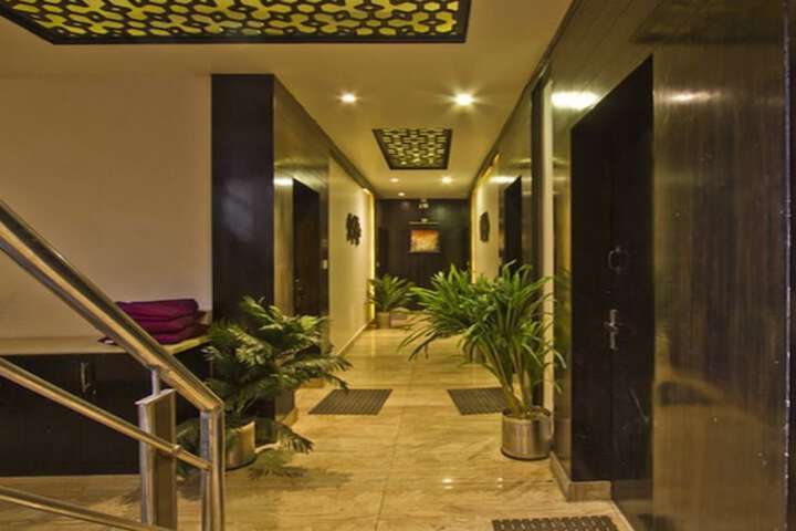 Ballroom/Hall 35 of 38