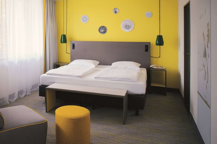 Room 16 of 77