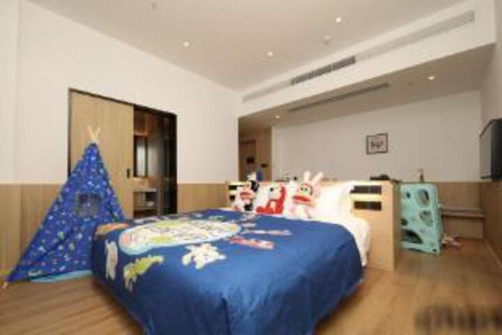 Room 16 of 16