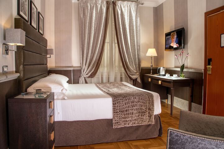 Room 8 of 95