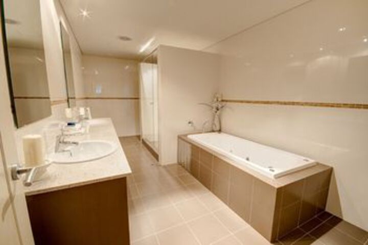 Room 10 of 26