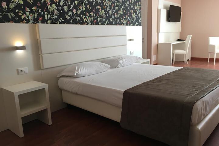 Room 16 of 64