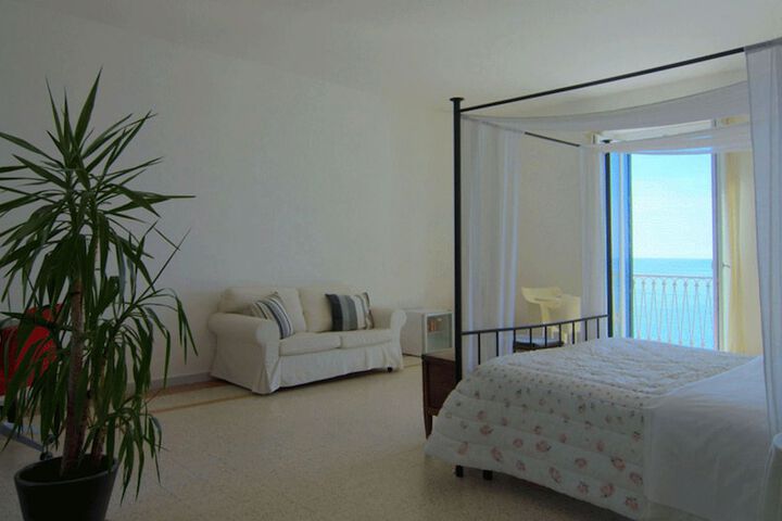 Room 8 of 28