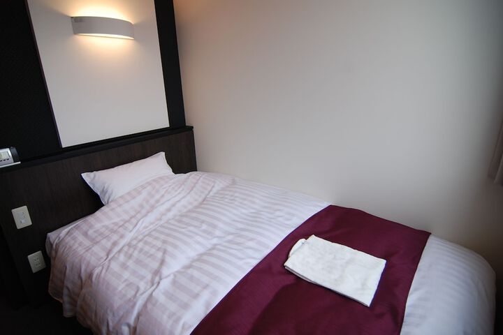 Room 4 of 25