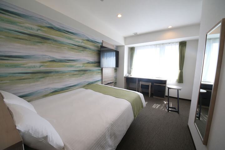 Room 7 of 28