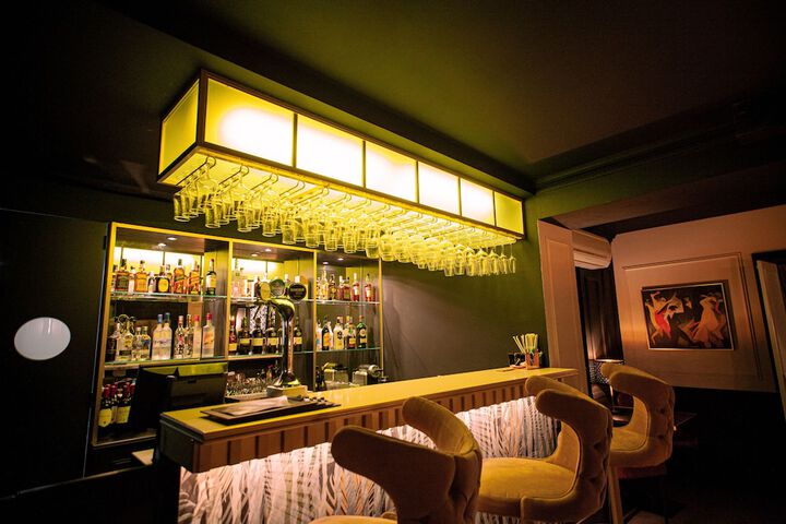 Lounge 72 of 79