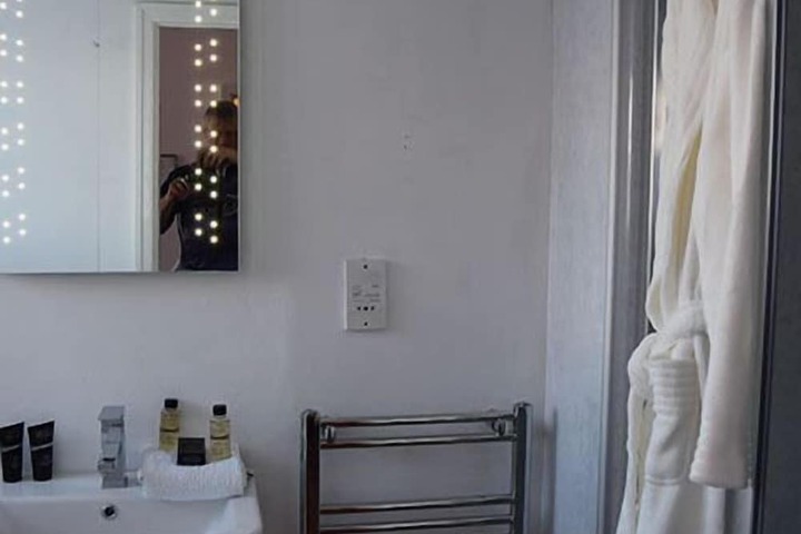 Room 10 of 19