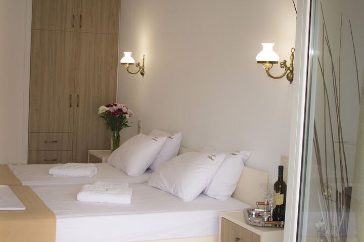 Room 9 of 32