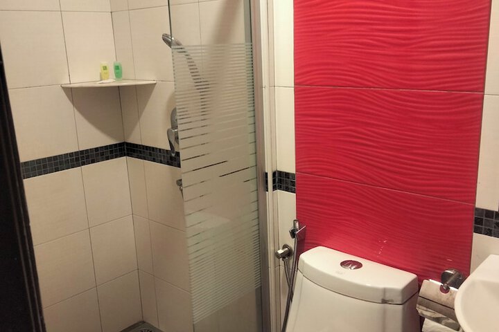 Room 10 of 16