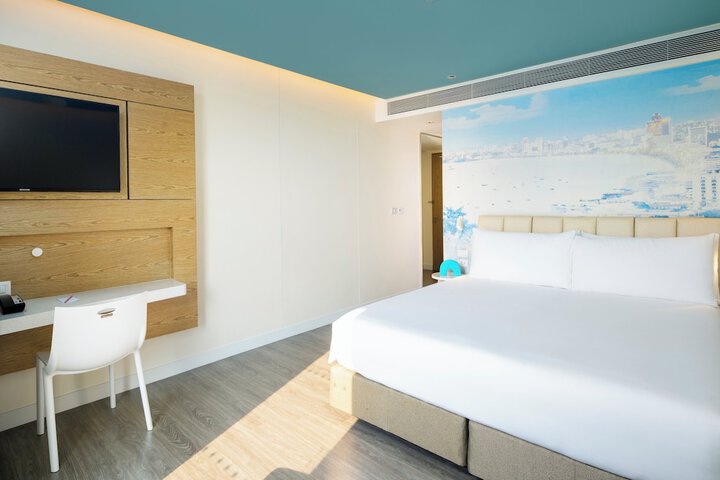 Room 9 of 114