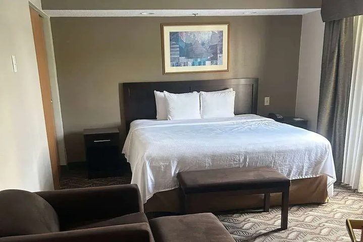 Room 5 of 33
