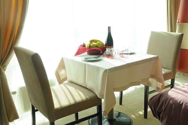 Dining 17 of 33