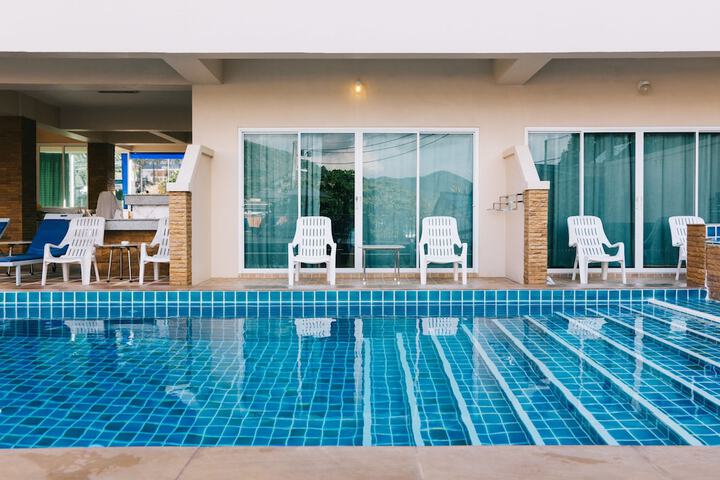 Pool 21 of 33