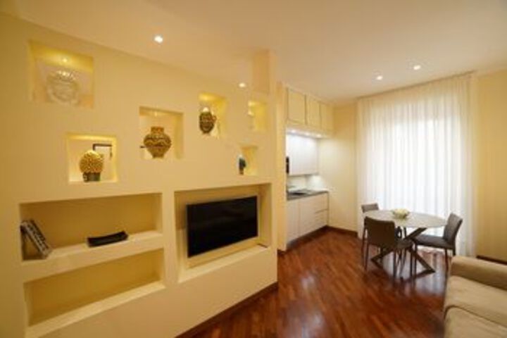 Room 11 of 28