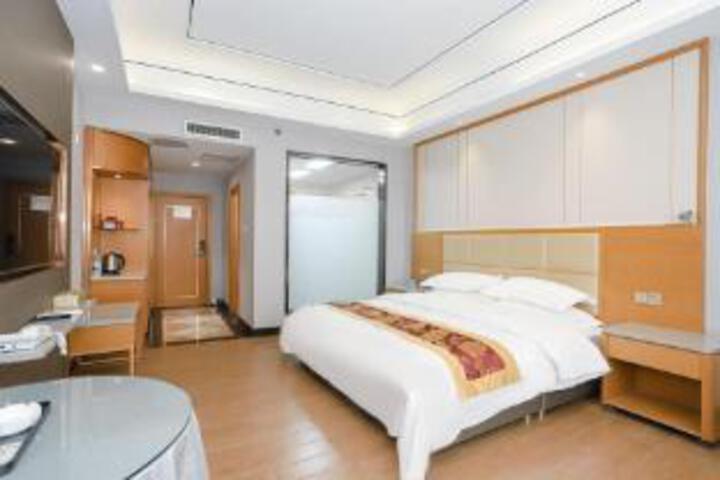 Room 7 of 8