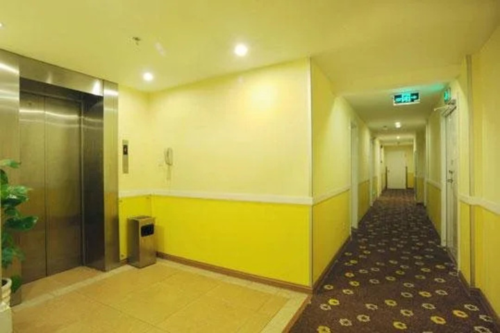 Room 11 of 14