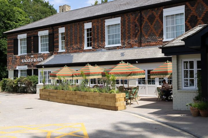 The Ragged Robin - a Heartwood Inn in Godalming