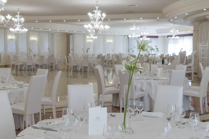Ballroom/Hall 57 of 90