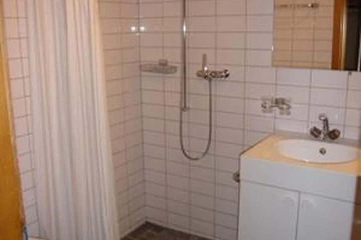 Room 4 of 7
