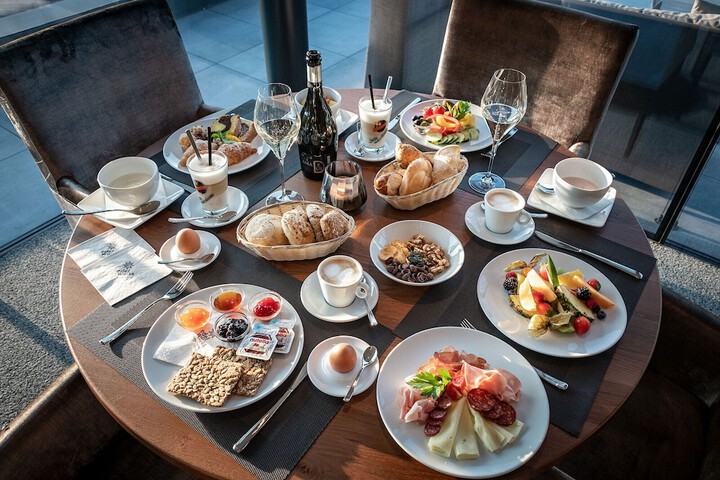 Breakfast/Coffee Service 93 of 106