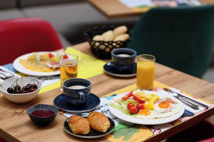 Breakfast/Coffee Service 50 of 88