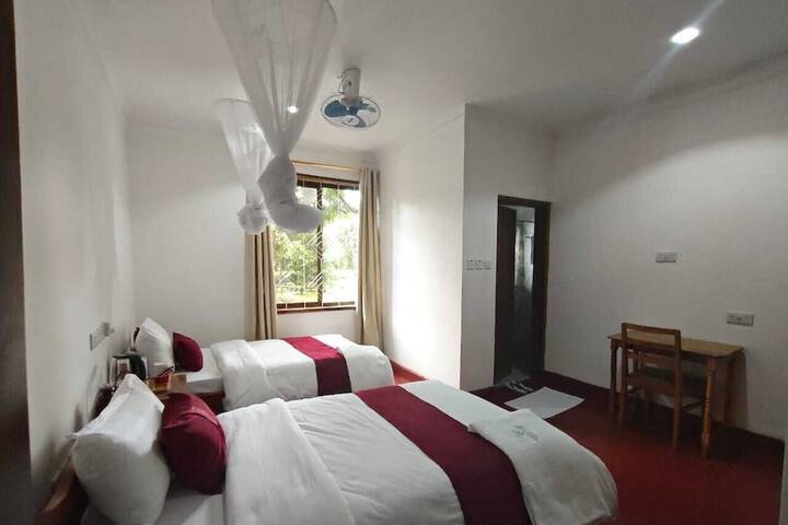 Room 2 of 33