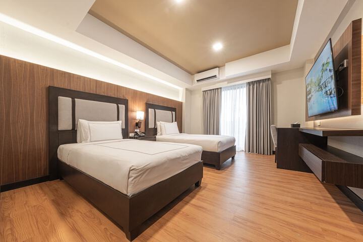 Room 9 of 40