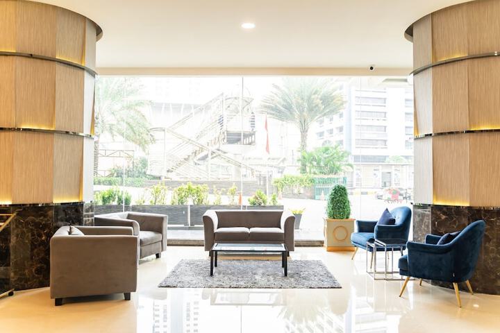 Entrance & Lobby