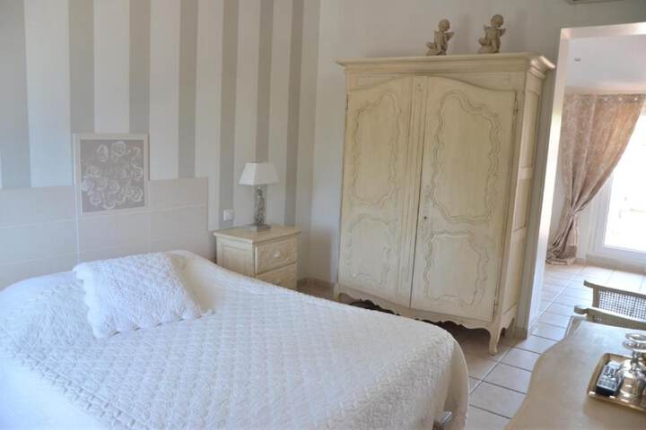 Room 10 of 50